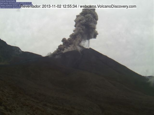 Explosion and small pyroclastic flow from Reventador on 2 Nov 2013