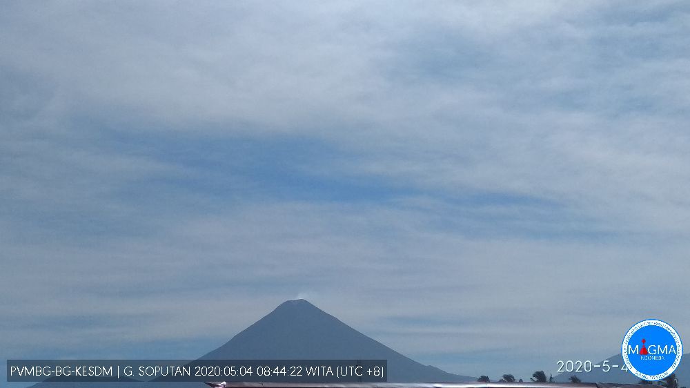 Plume rising from Soputan volcano on 4 May (image: PVMBG)
