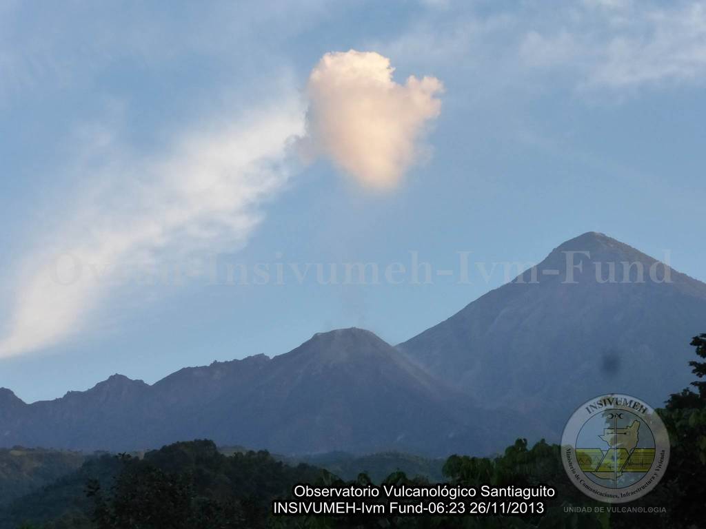 Santiaguito volcano this morning (INSIVUMEH)