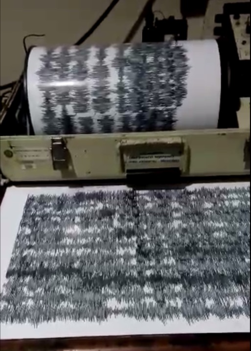 11 July 2018 seismographs from Krakatau, showing the incredibly intense seismicity of the volcano's strong explosive eruption (screenshot from video by Andi)