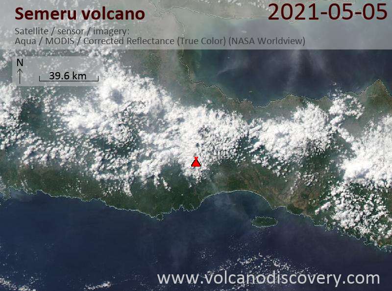 Satellite image of Semeru volcano on  5 May 2021