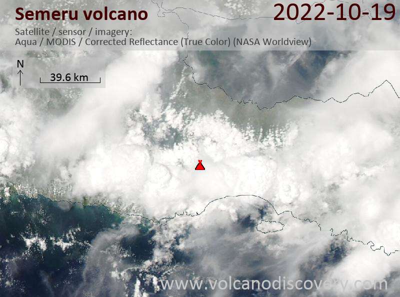 2022 年 10 月 19 日のスメル火山の衛星画像