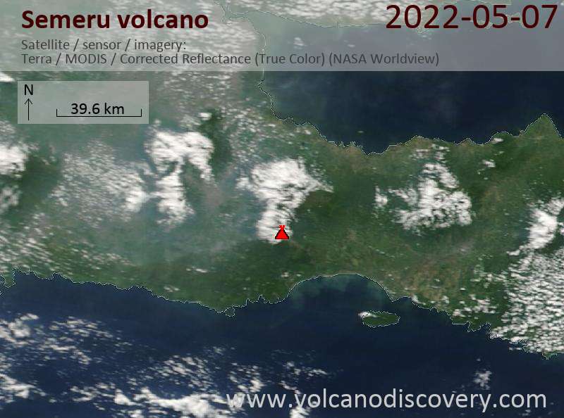 Satellite image of Semeru volcano on  7 May 2022