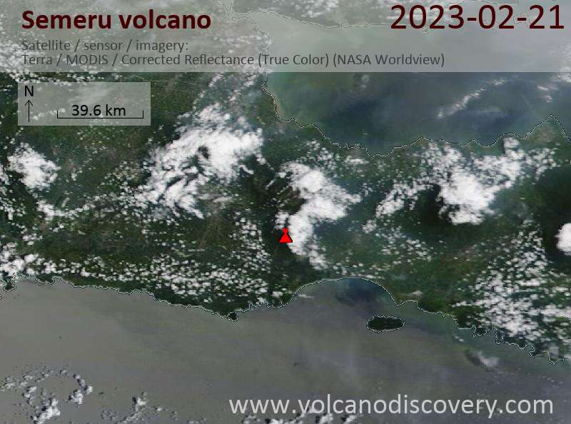 Imagen satelital del volcán Semeru el 21 de febrero de 2023