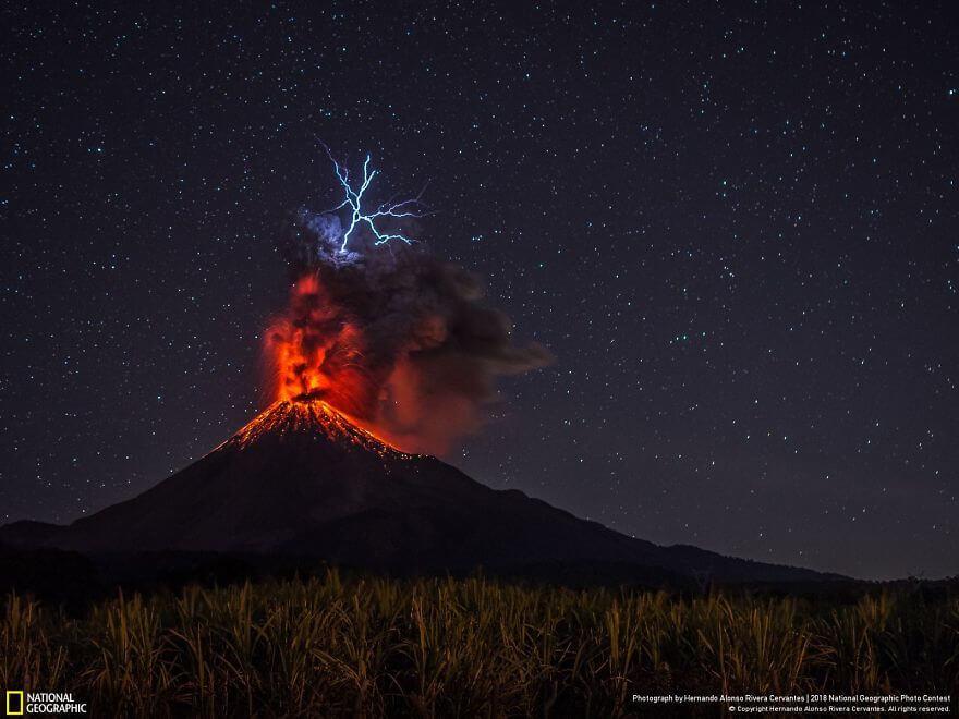 Volcanic lightning at Colima Volcano (Volcán de Colima) (image: Hernando Alonso Rivera Cervantes, National Geographic)