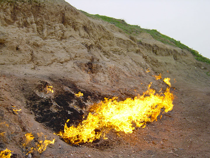 Yanar Dagh mud volcano with burning gas (photo courtesy: Ronnie Gallagher)