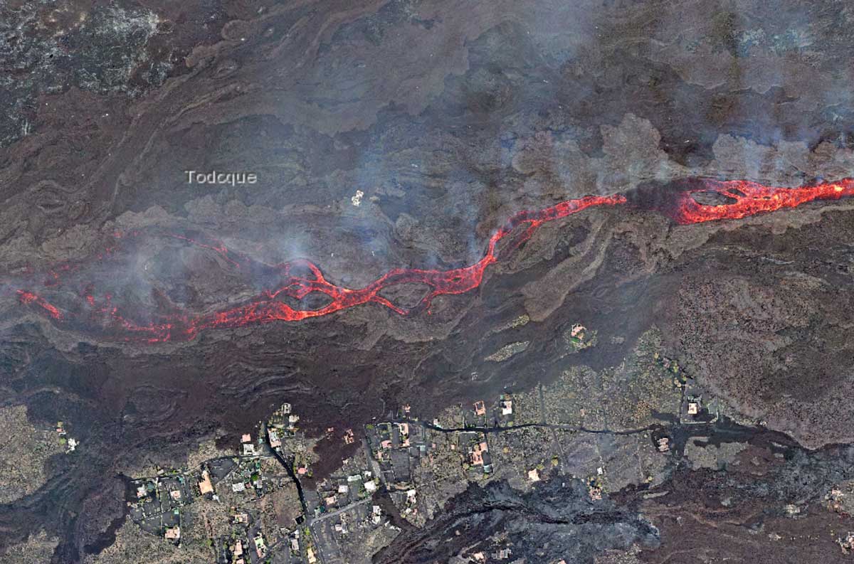 Coladas de lava activa esta mañana en la comarca de Todoc (Foto: Gobierno de La Palma vía opendatalapalma.es)