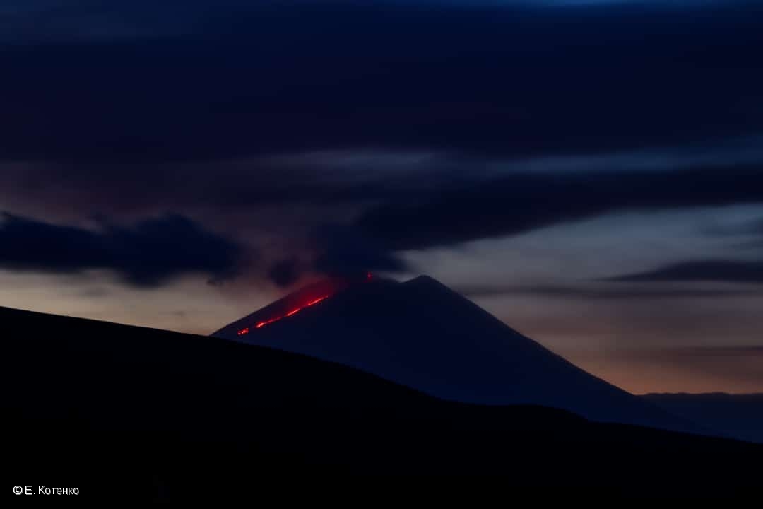 The lava flow from the vent within the summit area at Alaid volcano on 22 October as visible from Paramushir Island (image: KVERT)