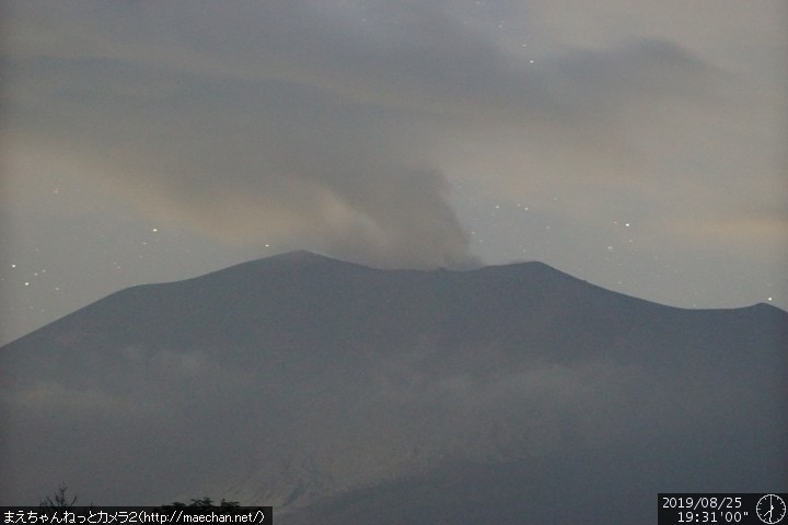 Ash plume from Asama volcano yesterday evening (image: Asama live webcam)