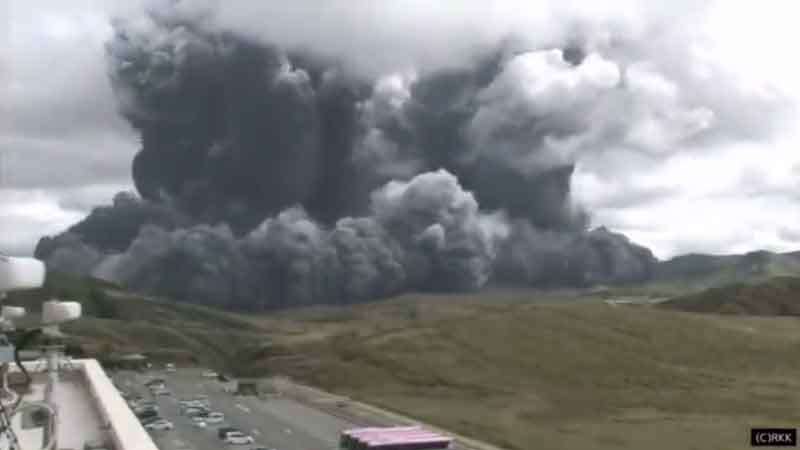 Explosion from Aso's Nakadake crater this morning (image: screenshot of RKK video)