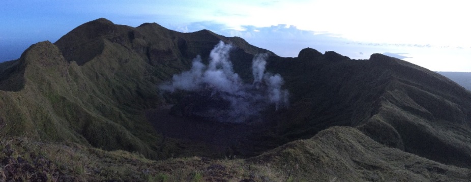 Caldera at Awu volcano (image: MAGMA Indonesia)