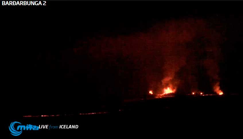 The ongoing eruption this evening (Mila webcam)