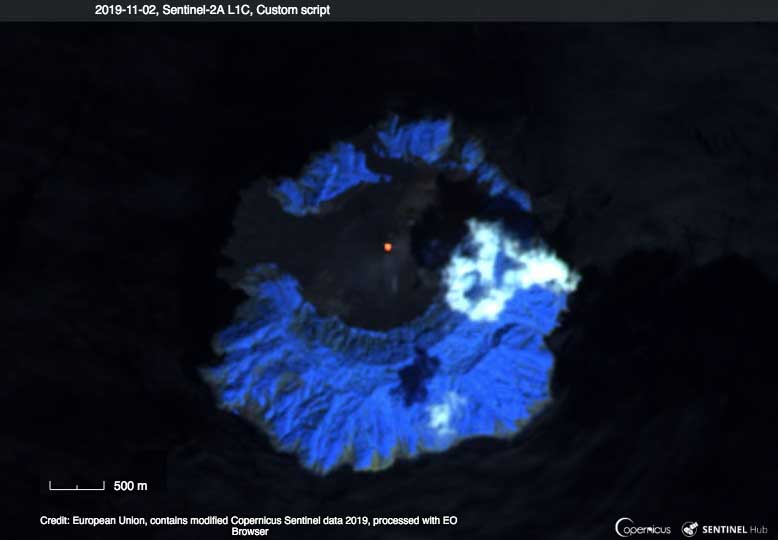 Presence of lava in the central cone's crater of Barren Island on a recent satellite image (image: Sentinel Hub)