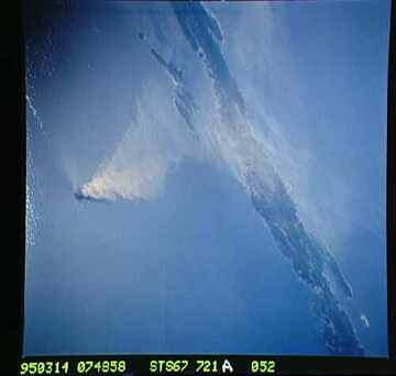 Panache de cendre du volcan de l'île de Barren. Image Source: NASA Space Shuttle Date: March 14, 1995