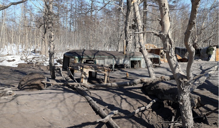 The completetly destroyed base camp (image: volkstat.ru)