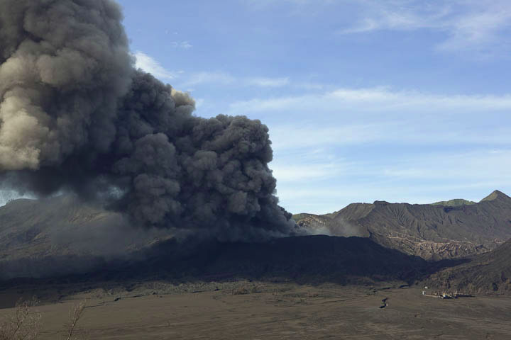 Typical activity of Bromo consisting of strong ash emissions following in short intervals (Photo: Tom Pfeiffer, 16 Feb 2011)