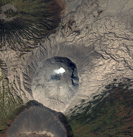 Zoom onto the cone of Bromo volcano (from the satellite image to the left).