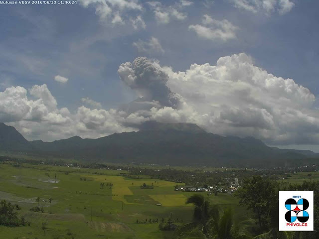Eruption of Bulusan volcano this morning (PHILVOLCS)