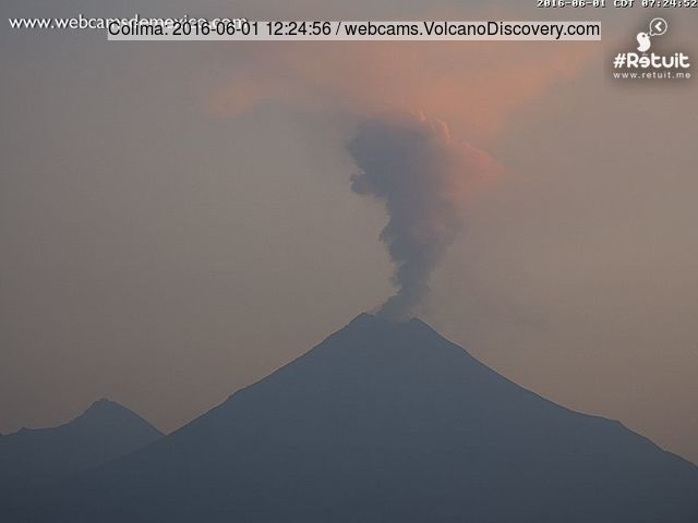 Small eruption of Colima this morning (Webcams de Mexico)