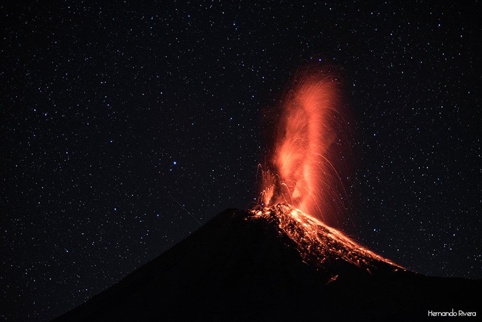 Vulcanian eruption at Colima yesterday morning (image: Hernando Rivera)