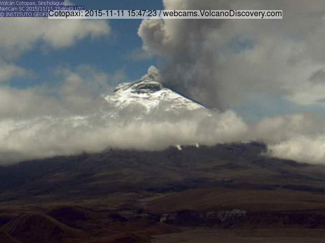 Moderately strong ash emission from Cotopaxi this morning
