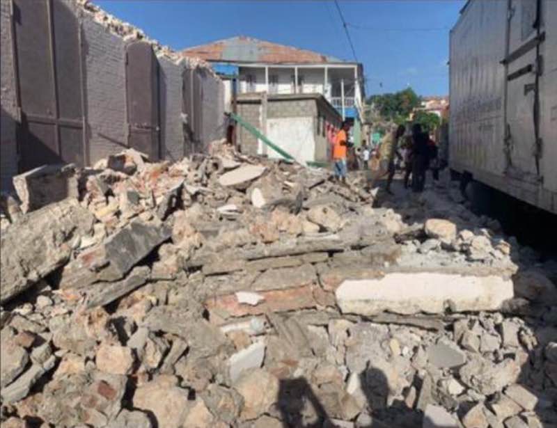 Destruction in Les Cayes in approx. 50km distance (image: user submitted)