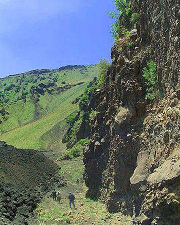 Volcanic dikes at Valle de Bove