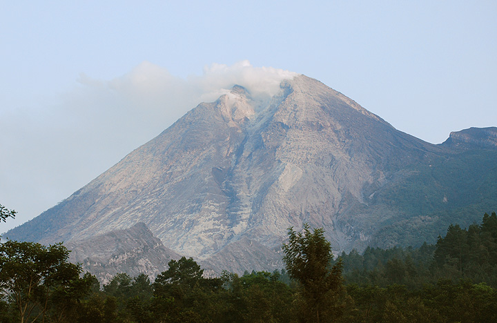 The summit section of Merapi on 27 Oct with the large scar where the new dome is growing.