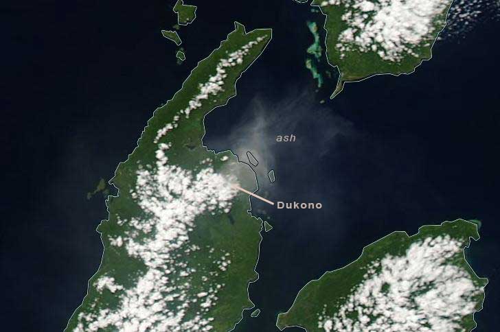 Dukono's ash plume this morning (Aqua / NASA satellite image)