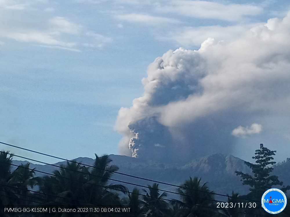 The vigorous explosion from Dukono volcano this morning (image: PVMBG)