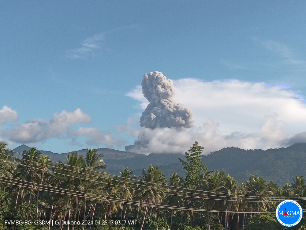 The explosion from Dukono volcano yesterday (image: PVMBG)