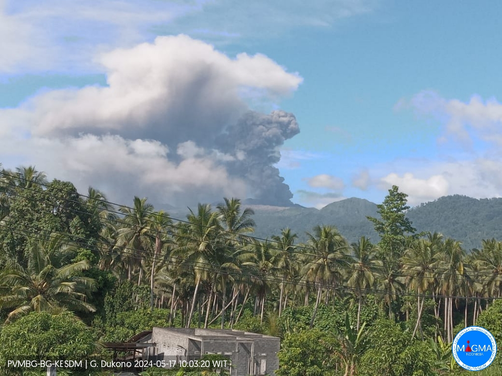 The explosion from Dukono volcano this morning (image: PVMBG)