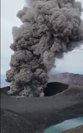 Eruption from Ebeko eruption (image: Kuril Band)