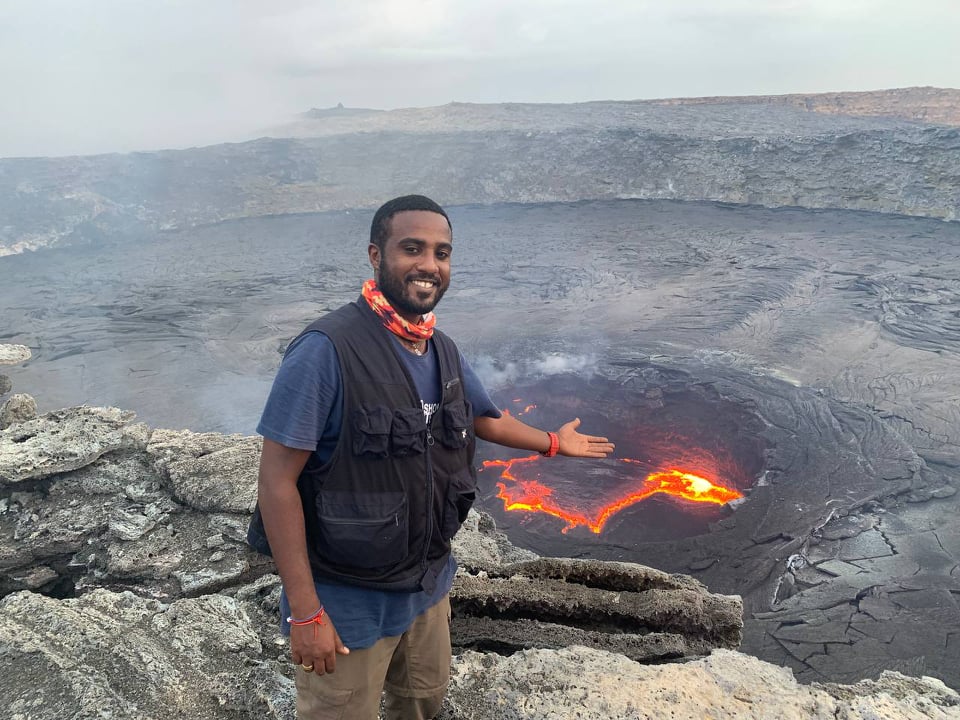 The lava lake is even visible in the sunlight (image: Enku Mulugeta)