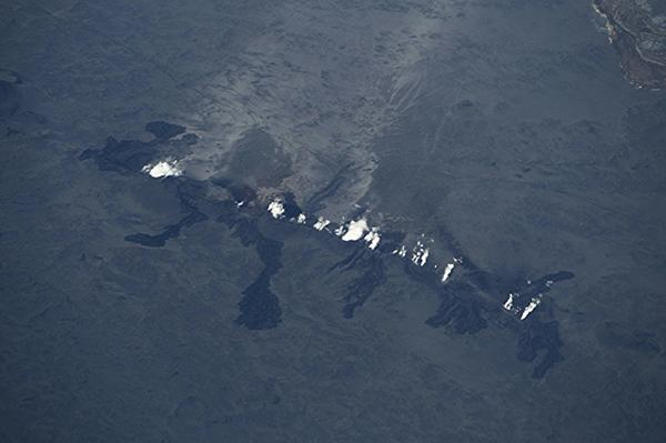 Vertical aerial view onto the eruptive fissure showing the new lava flows