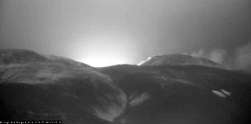 View of the glow from the new eruption this moring (image: RUV webcam)