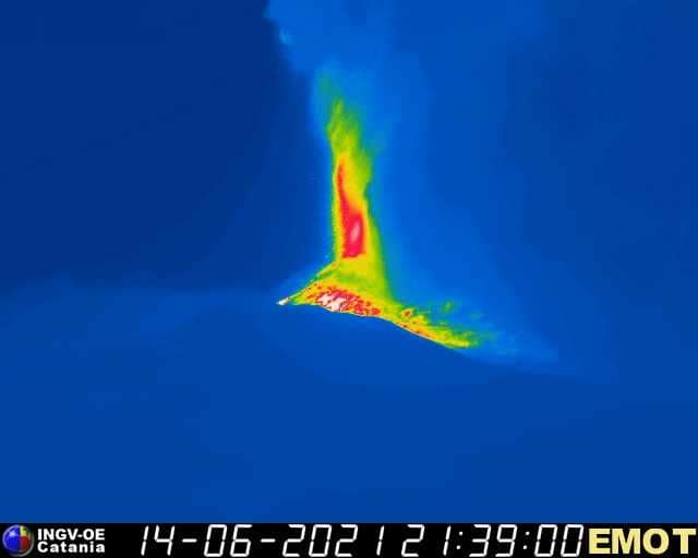 Thermal image showing the lava fountain (image: INGV Catania)