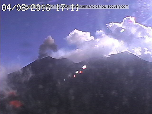 Ash plume from Etna's SE crater yesterday evening (RadioStudio7 webcam)