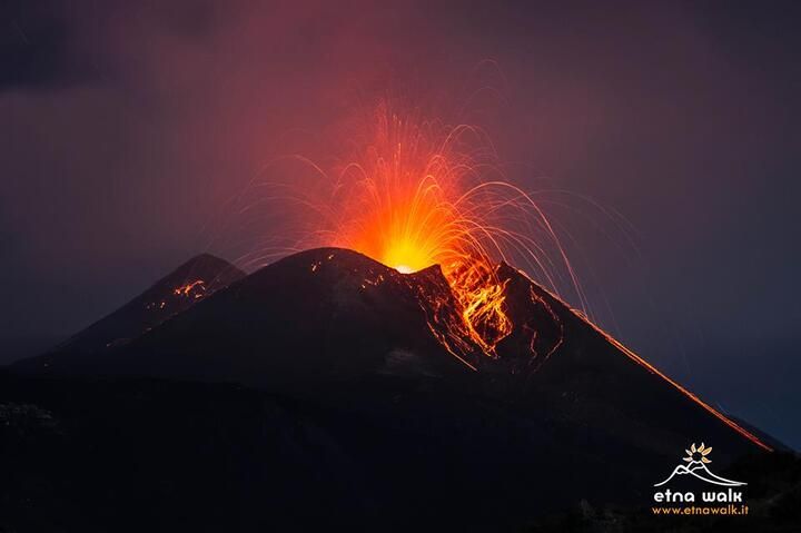 Explosion yesterday evening (25 Sep) from Etna's New SE crater (photo: Marco Restivo / www.etnawalk.it)