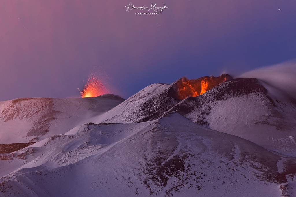 Strombolian eruption from Etna's Voragine central crater (l) and strong glow from the SE crater in the right foreground (image taken on 2 Jan 2021 evening by Domenico Mazzaglia / facebook)