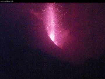 Strombolian activity in Etna's Voragine this night