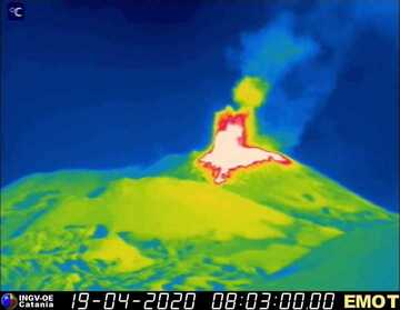 Therrmal image showing hot tephra covering the NSEC (image: INGV thermal webcam)