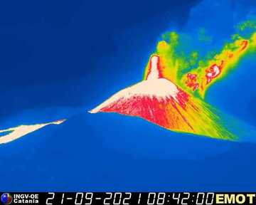 Thermal image of the lava fountain from the south (image: INGV webcam)