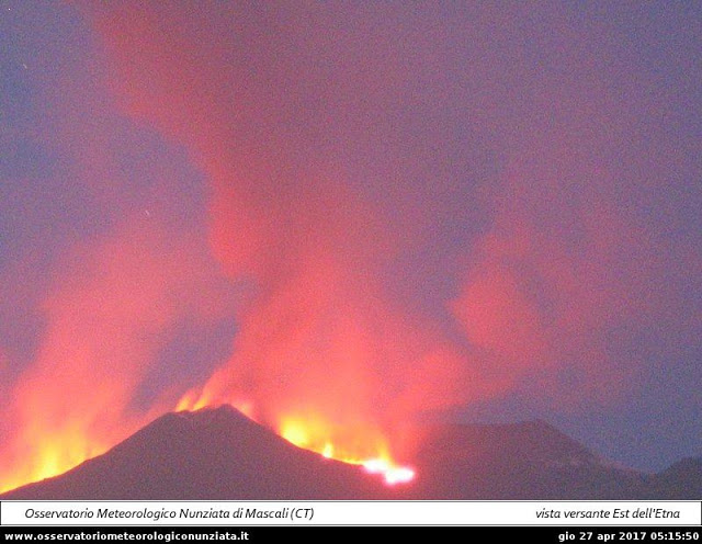 The two lava flows from the SE crater during the night 26-27 April 2017