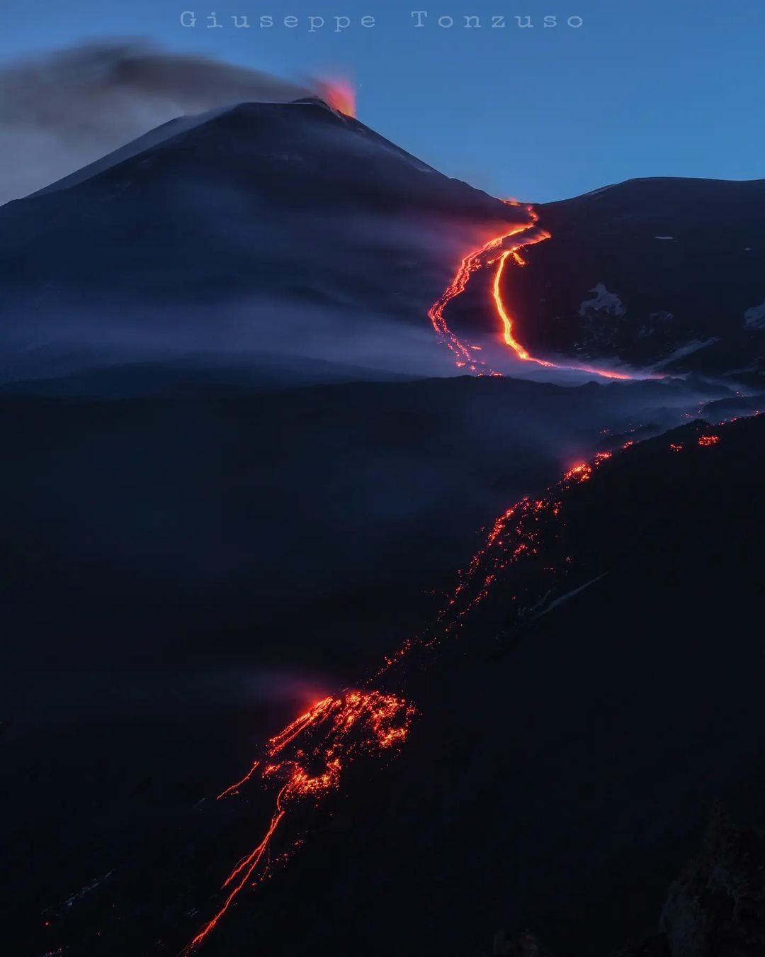 The lava flow and strombolian eruptions at Etna volcano (image: Etna News)
