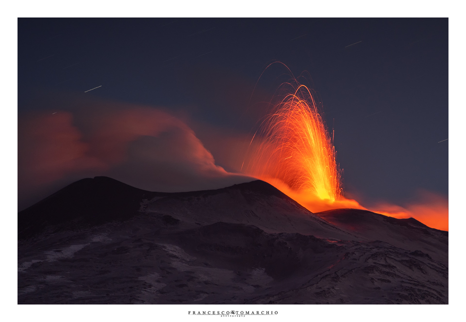 Strombolian eruption from Etna's Voragine yesterday evening (image: Francesco Tomarchio / facebook)