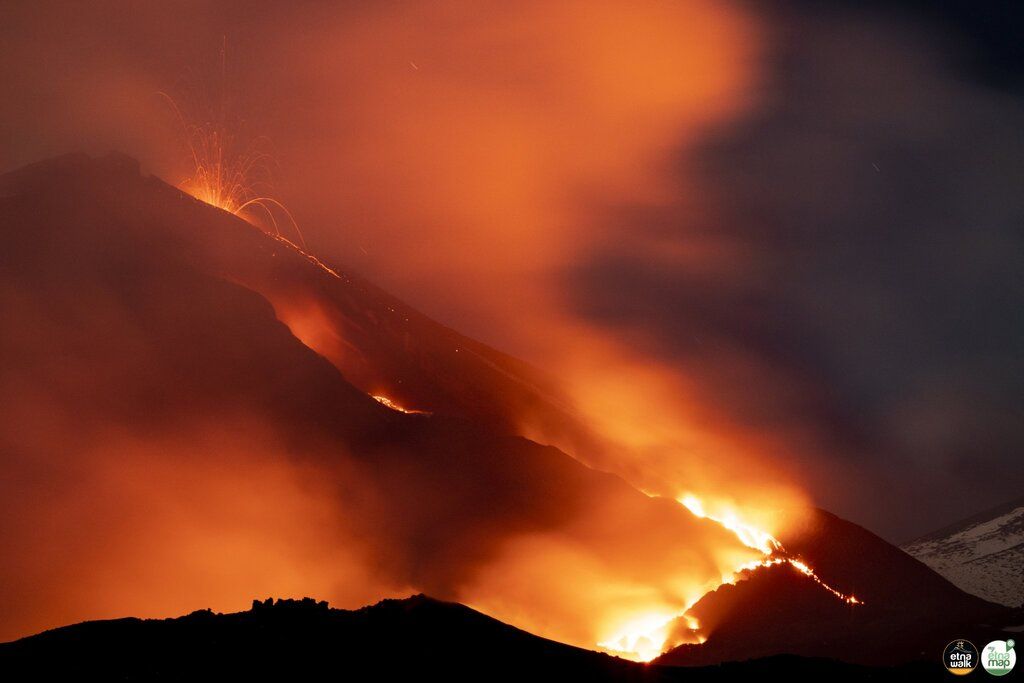 Fountaining and lava flow at Etna volcano (image: Etna Walk)