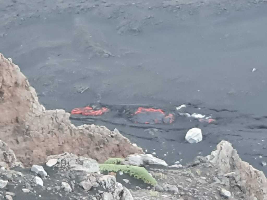 Two close-by fissures at the N slope of Valle del Bove today (image: INGV)