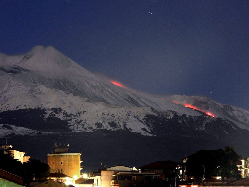 Glowing steam from the lava flow travelling down the slope (image: Boris Behncke)