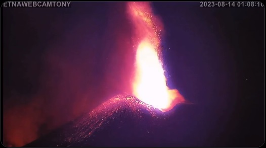 Paroxysm activity from the Etna's SE crater last night (image: Zafferana Etnea live webcam)